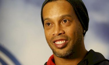Brésil : l'ex-star du foot Ronaldinho se lance en politique