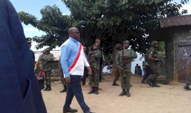 Kalehe/Sud-Kivu : Félix Tshisekedi dote les armateurs de 1000 gilets de sauvetage et promet des infrastructures