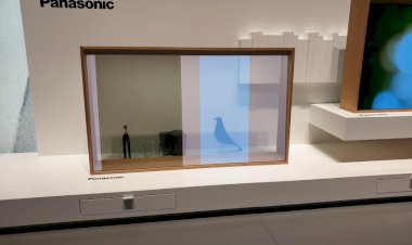 Panasonic montre son écran transparent et un téléviseur au contraste record