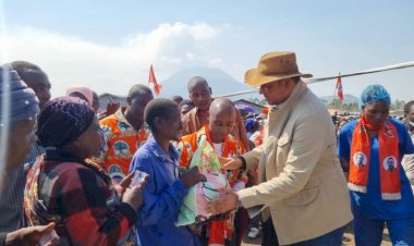 Nord-Kivu - Guerre du M23 : Le Député Singoma Mwanza en Soutien aux Déplacés de Kahembe