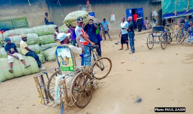 Kasindi-Lubiriha : les personnes vivant avec handicap réinventent l’économie transfrontalière à vélo