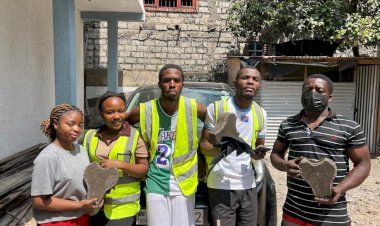 Cinq étudiants de l'ISIG-Goma transforment les déchets plastiques en pavés écologiques et créent des emplois