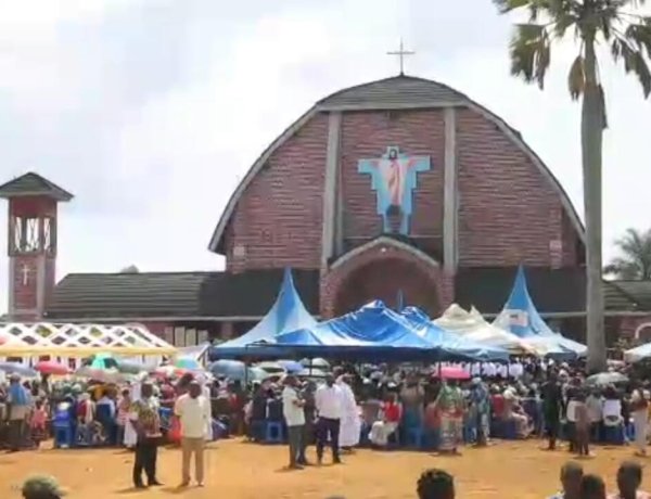 Nord-Kivu : La cathédrale Saint-Gustave de Beni-Paida dévoile sa nouvelle robe, grâce à la générosité du sénateur Papy Machozi