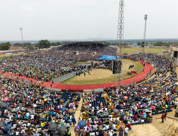 Lubumbashi : Jules Mulindwa mobilise ses fidèles au stade Kibassa-Maliba