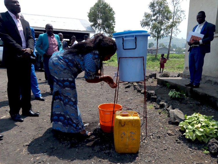 Nord-Kivu : Adèle Bazizana sensibilise sur la lutte contre Ébola en milieu scolaire