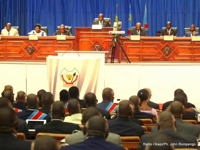 Pagaille hier au Palais du Peuple : micros arrachés, menaces, injures et bagarre manqués entre députés nationaux