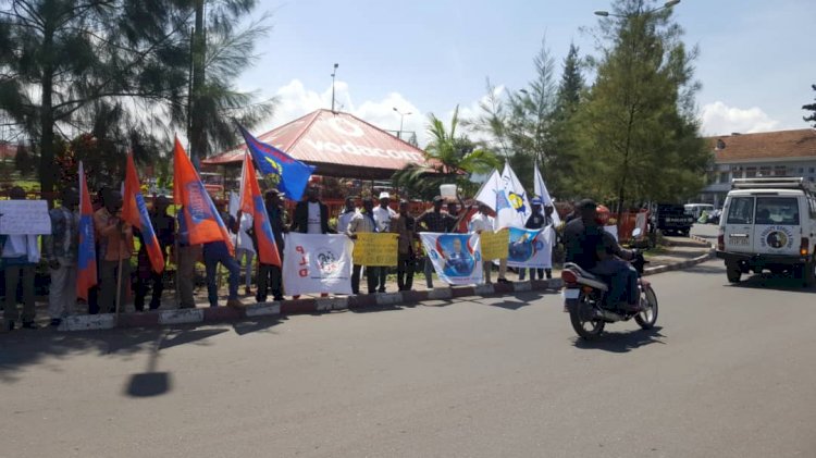 Nord-Kivu : Ouverture de la nouvelle législature, les jeunes de LAMUKA manifestent devant l'hémicycle