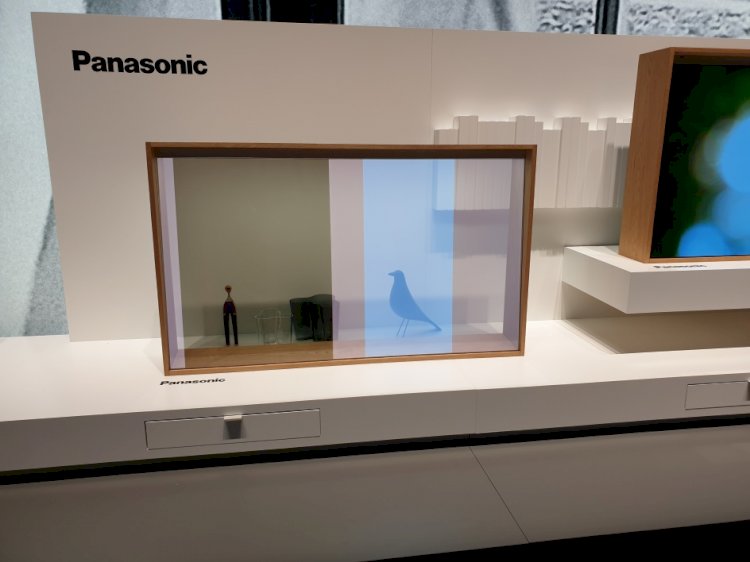 Panasonic montre son écran transparent et un téléviseur au contraste record