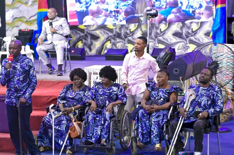 Kinshasa : Elles étaient venues donner, le Prophète Jules Mulindwa leur rend au centuple